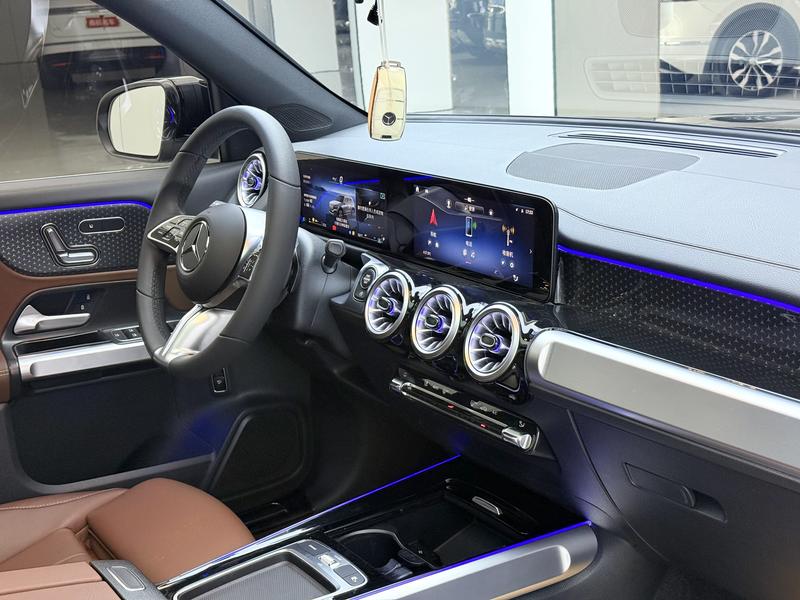 Mercedes-Benz GLB-Class, 2024 — фото 5 из 8