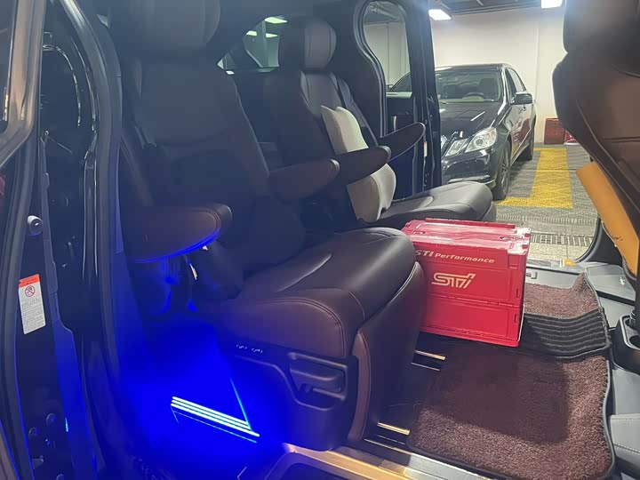 Toyota Granvia, 2023 — фото 6 из 9