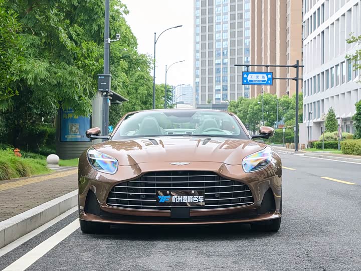 Aston Martin DB12, 2025 — фото 2 из 9