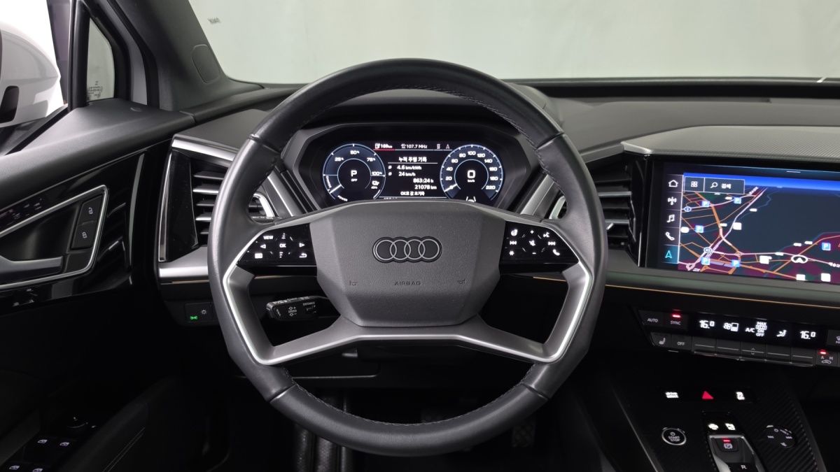 Audi Q4 e-tron, 2022 — фото 12 из 12