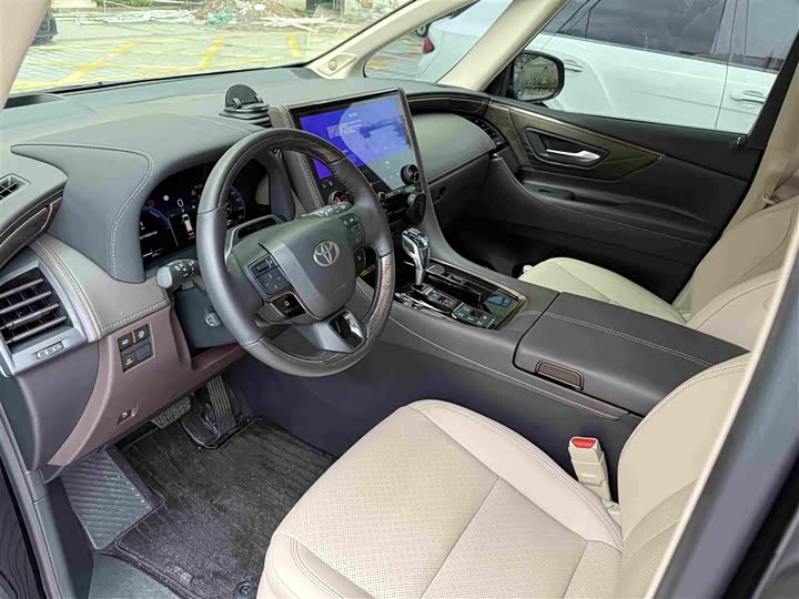 Toyota Alphard, 2025 — фото 4 из 9