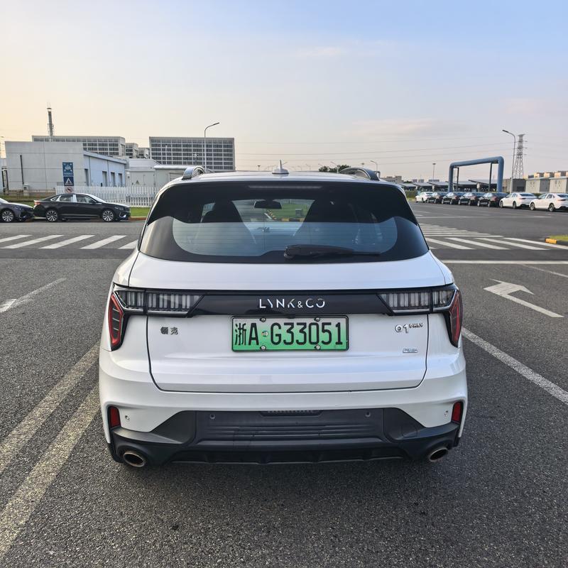 Lynk & Co 01 EM-P Hybrid, 2023 — фото 5 из 12