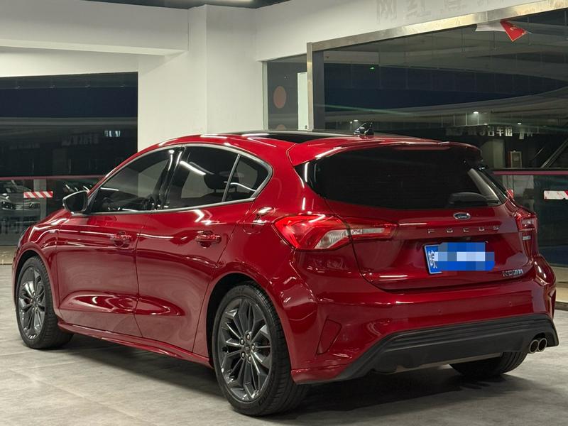 Ford Focus, 2022 — фото 4 из 11