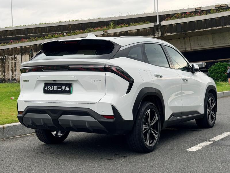 Geely Galaxy L7, 2024 — фото 7 из 12
