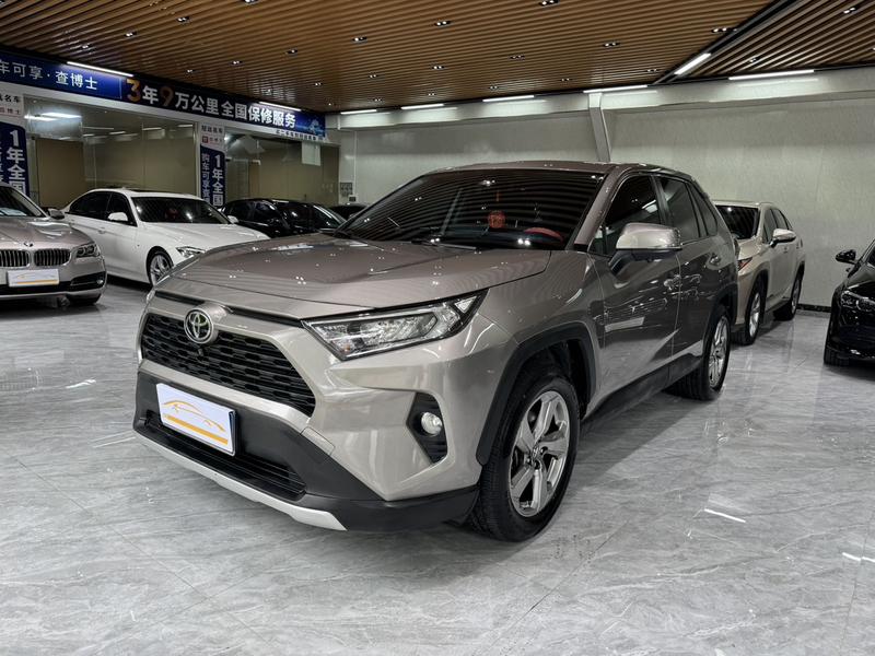 Toyota RAV4, 2022 — купить в Смоленске под ключ