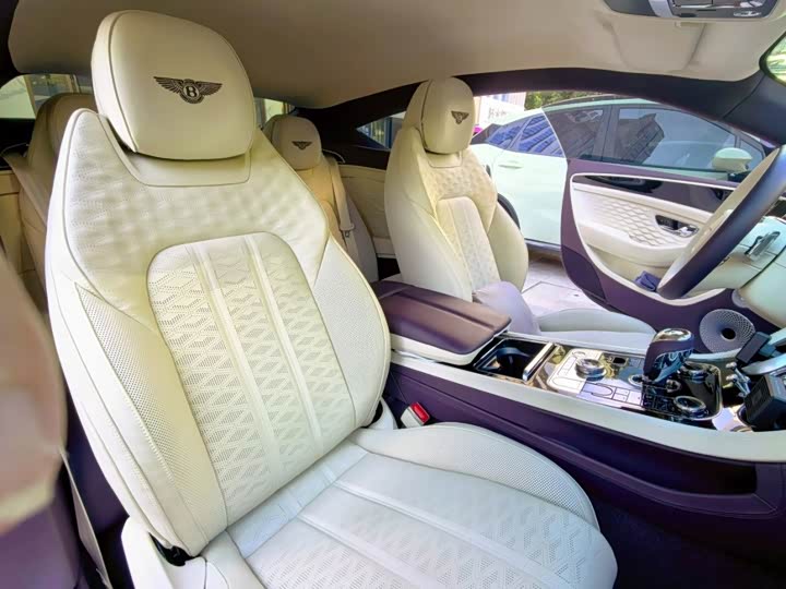 Bentley Continental GT Hybrid, 2025 — фото 6 из 7