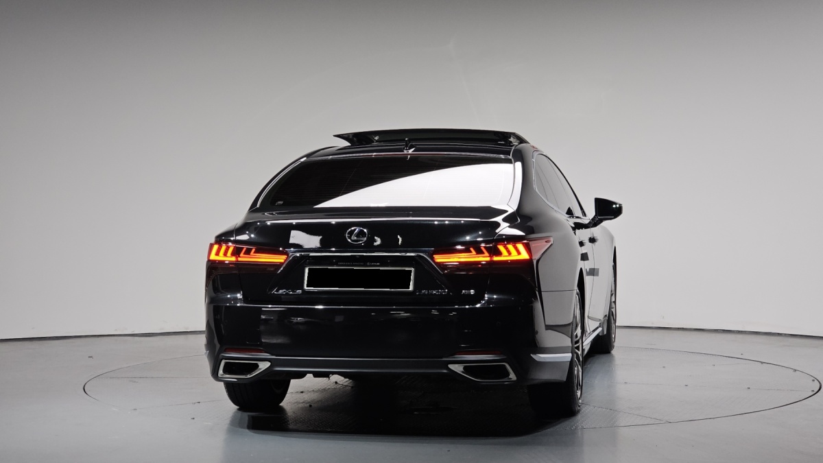 Lexus LS, 2022 — фото 4 из 12