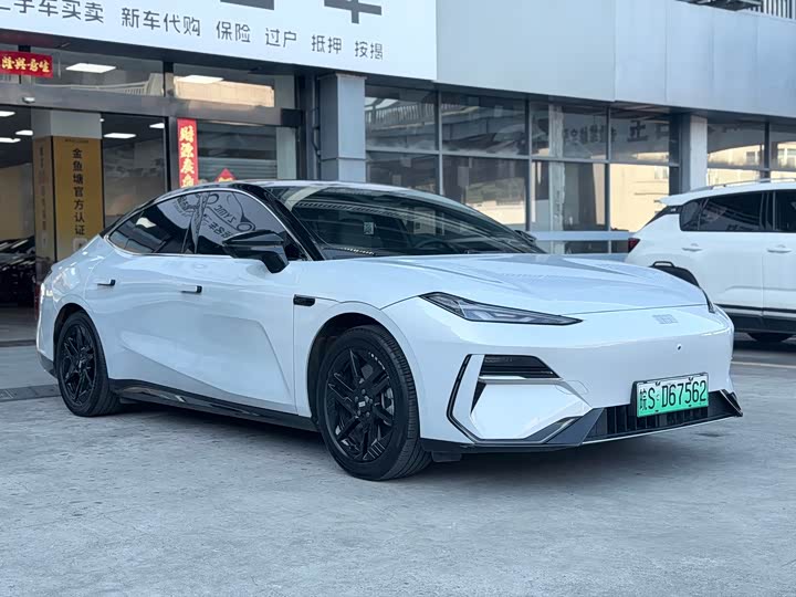 Geely Galaxy E8, 2023 — фото 3 из 9