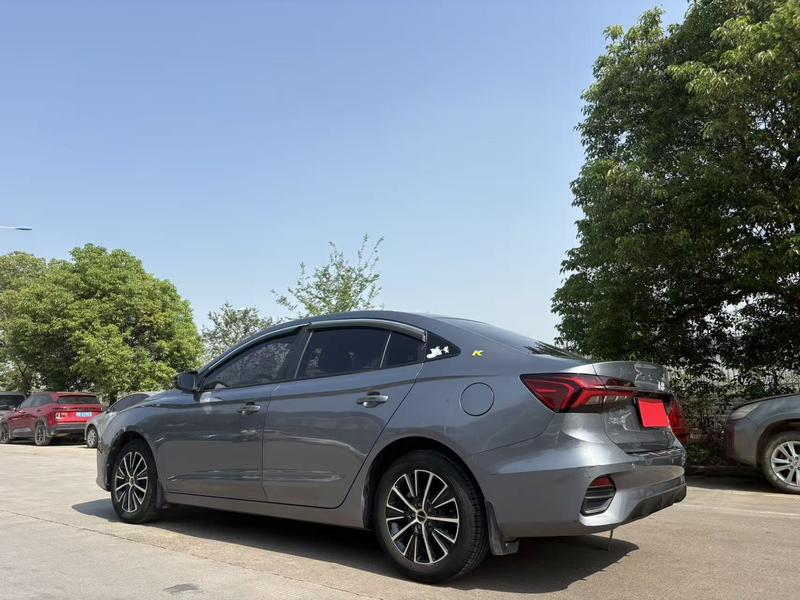 Roewe i5, 2022 — фото 4 из 10