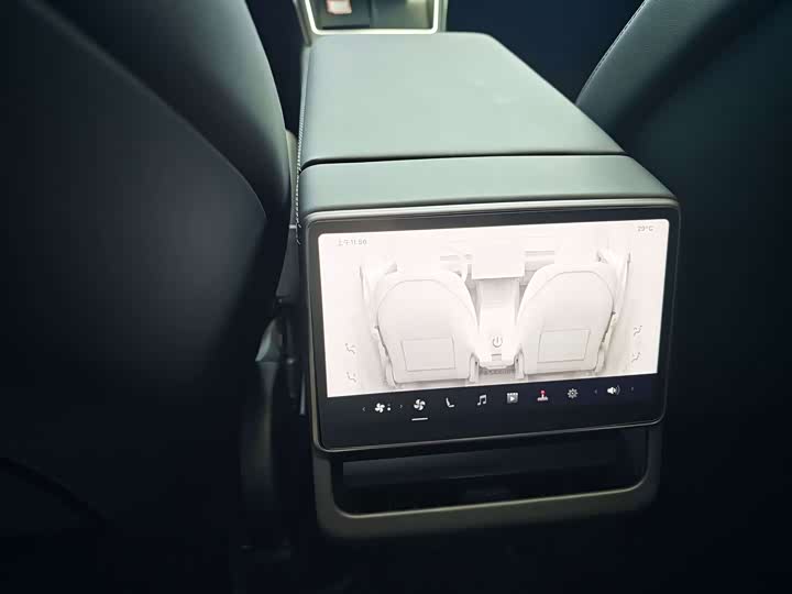 Tesla Model Y, 2026 — фото 7 из 9