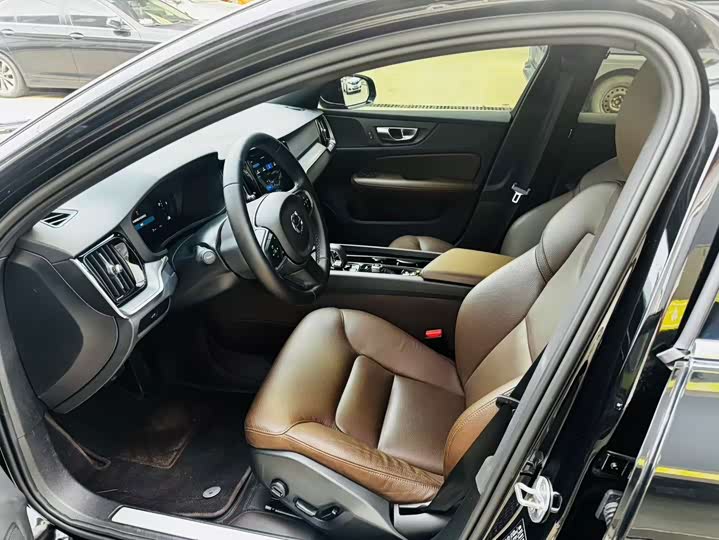 Volvo S60, 2024 — фото 3 из 7