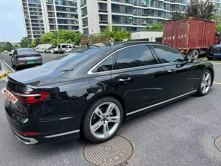 Audi A8, 2023 — фото 2 из 3