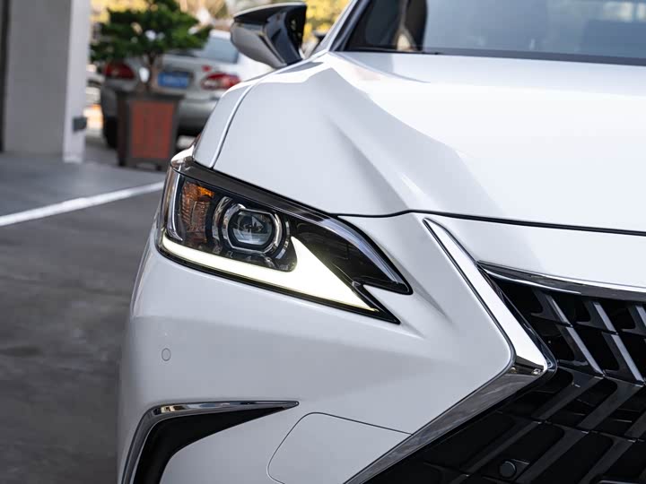 Lexus ES, 2022 — фото 8 из 9
