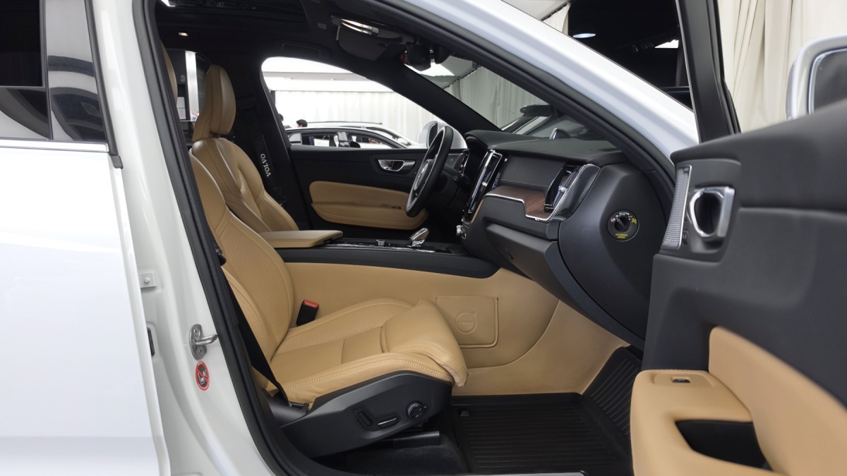 Volvo XC60, 2023 — фото 11 из 12