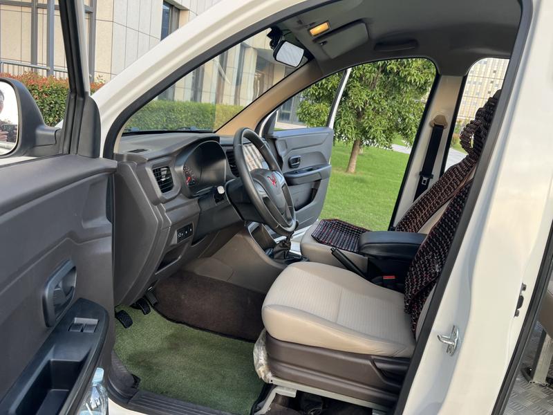 Wuling Hongguang V, 2023 — фото 8 из 10