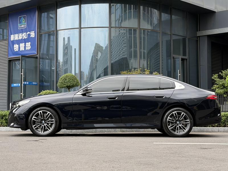 BMW 5 Series, 2026 — фото 3 из 12