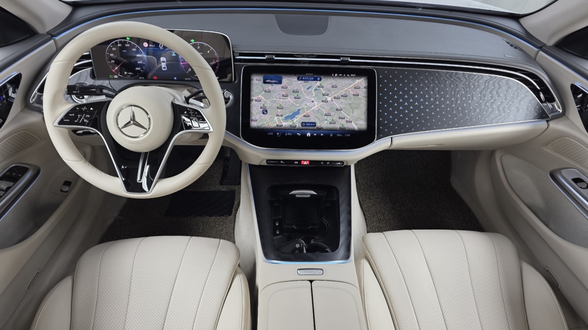 Mercedes-Benz E-Class, 2024 — фото 6 из 12