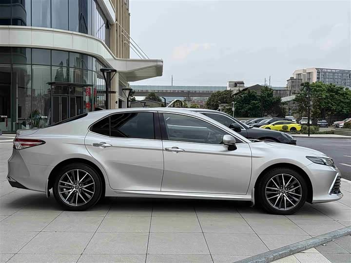Toyota Camry, 2023 — фото 8 из 9