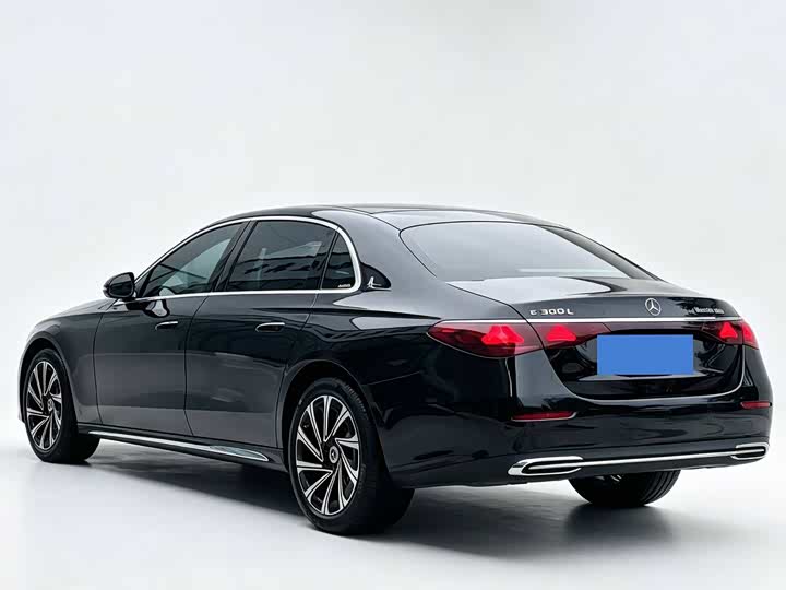 Mercedes-Benz E-Class, 2025 — фото 4 из 9