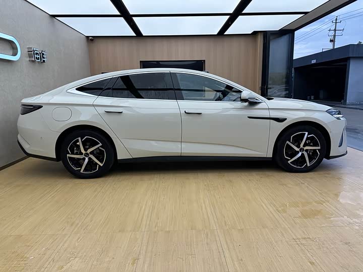BYD Seal 07 DM-i Hybrid, 2025 — фото 4 из 9