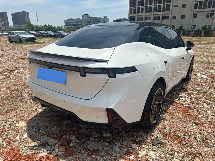 Lynk & Co 07 EM-P Hybrid, 2024 — фото 5 из 9