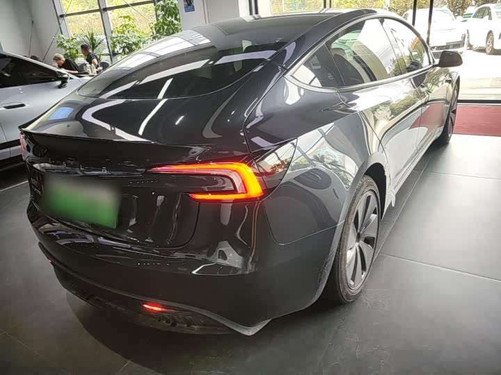 Tesla Model 3, 2025 — фото 7 из 9