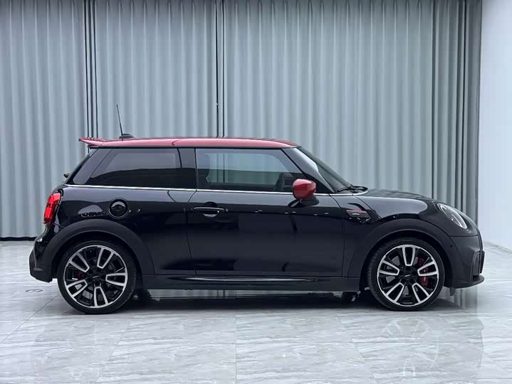 Mini Mini JCW, 2022 — фото 4 из 9