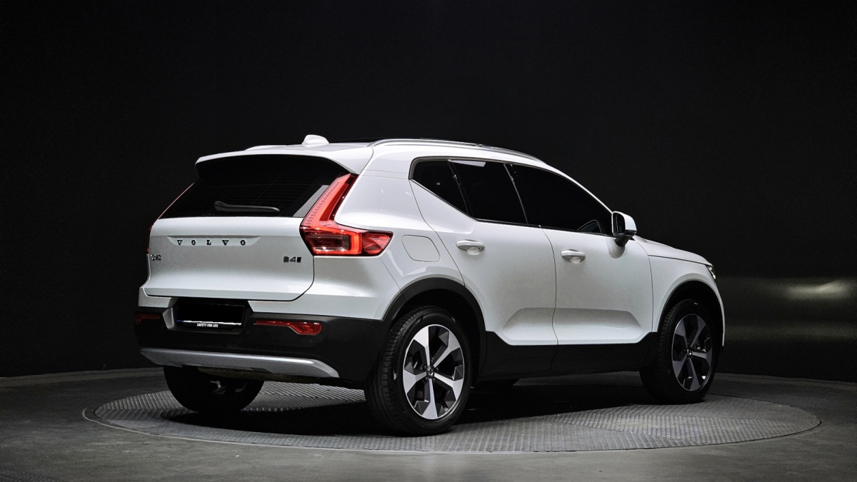 Volvo XC40, 2023 — фото 2 из 12
