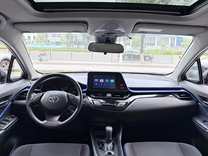 Toyota C-HR, 2022 — фото 6 из 9
