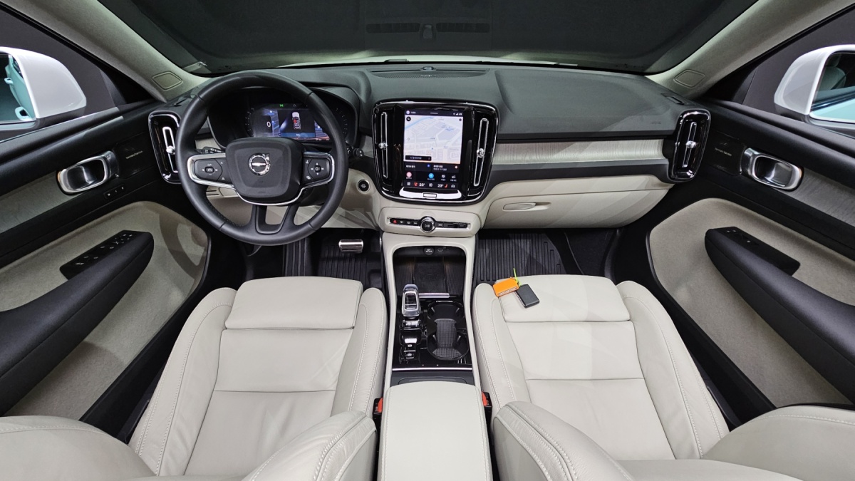 Volvo XC40, 2023 — фото 6 из 12