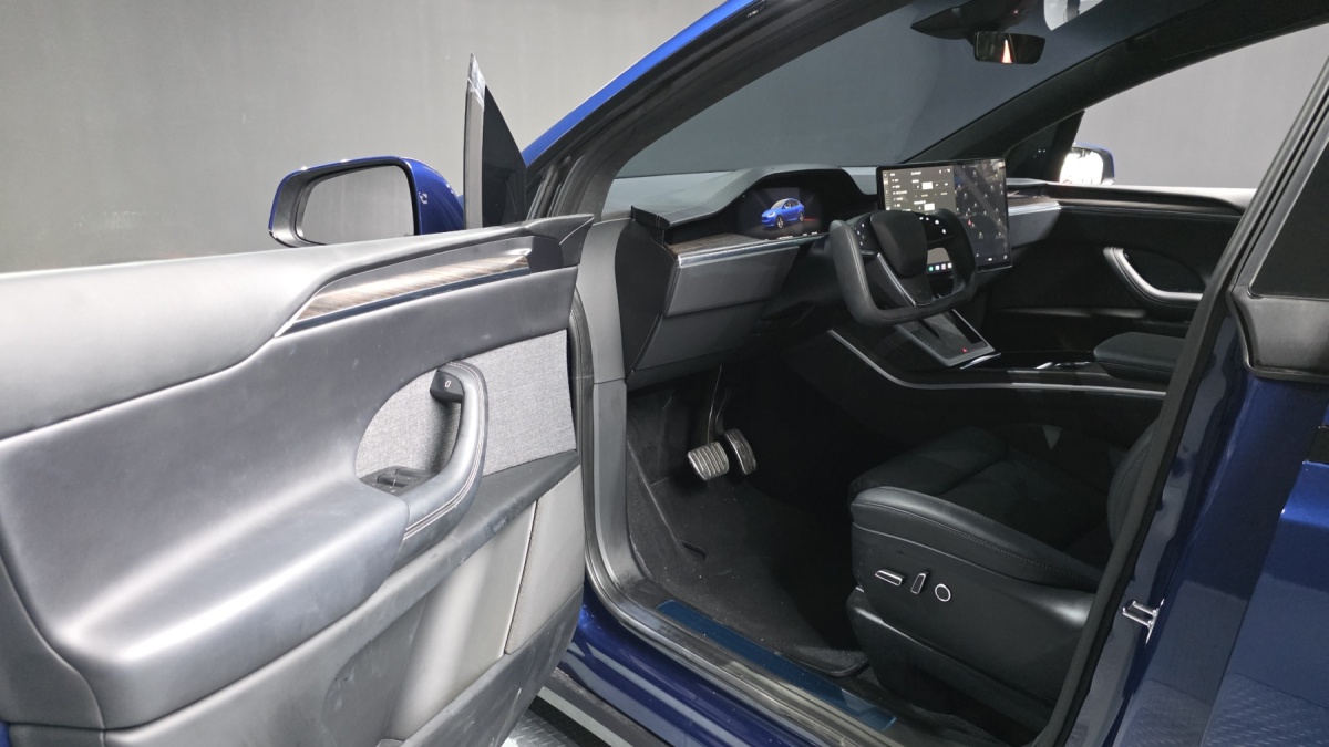 Tesla Model X, 2023 — фото 10 из 12