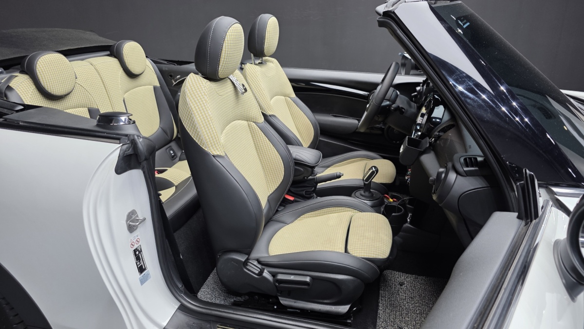 Mini Cooper Convertible, 2023 — фото 11 из 12