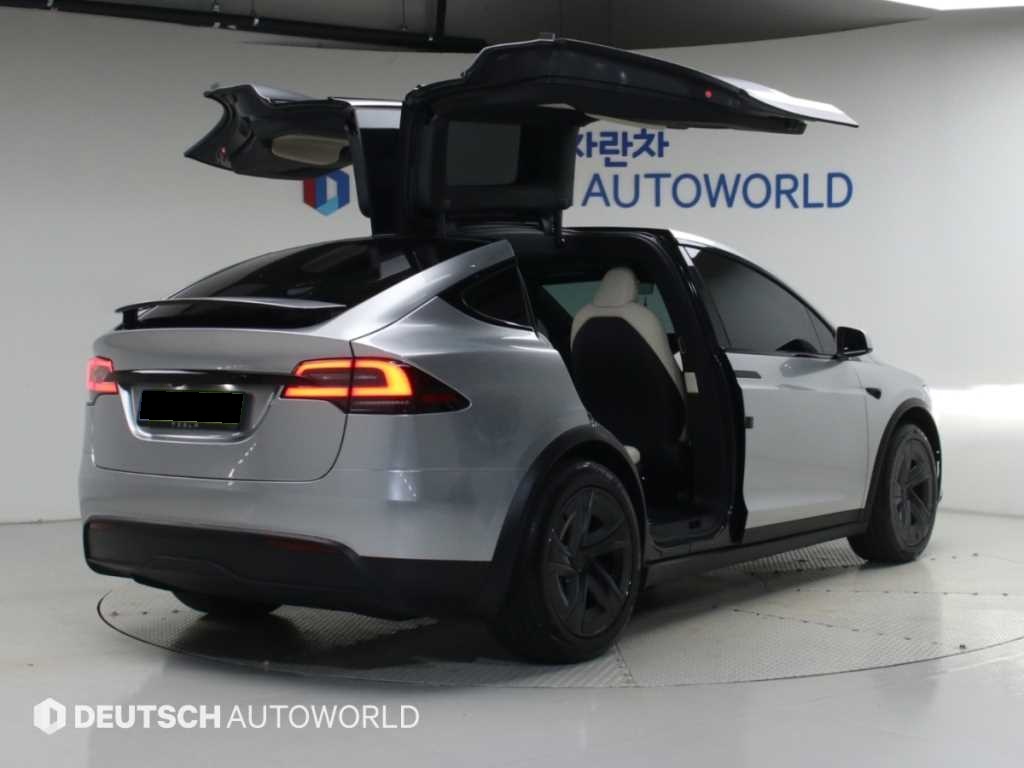 Tesla Model X, 2026 — фото 2 из 12