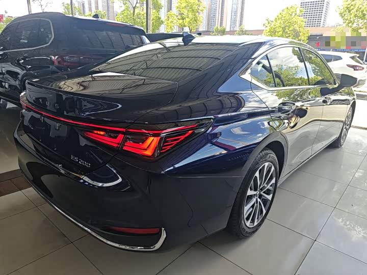 Lexus ES, 2025 — фото 7 из 9