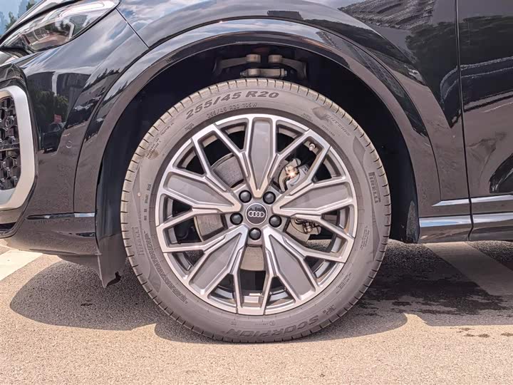 Audi Q5L, 2025 — фото 7 из 9