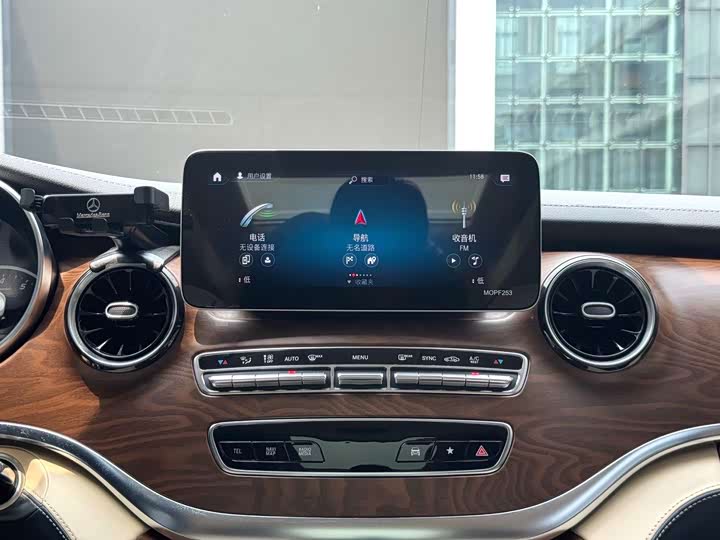 Mercedes-Benz V-Class, 2023 — фото 6 из 9