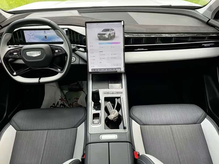 Geely Atlas L, 2024 — фото 6 из 9