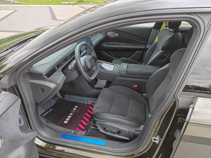 Lynk & Co 30 EM-P Hybrid, 2025 — фото 4 из 9