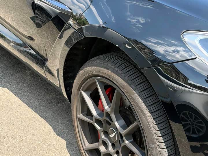 Aston Martin DBX, 2021 — фото 6 из 7