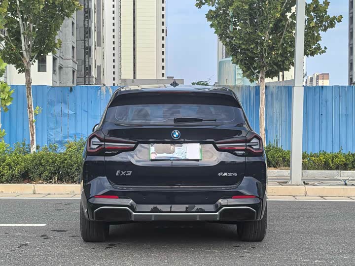 BMW iX3, 2024 — фото 8 из 9