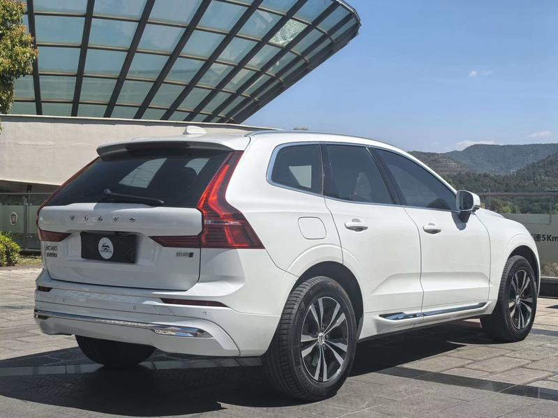 Volvo XC60, 2022 — фото 5 из 10