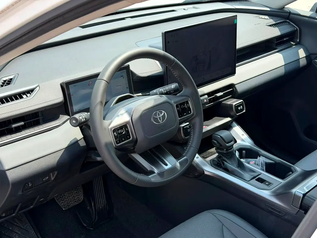 Toyota Rav 4, 2026 — фото 7 из 10