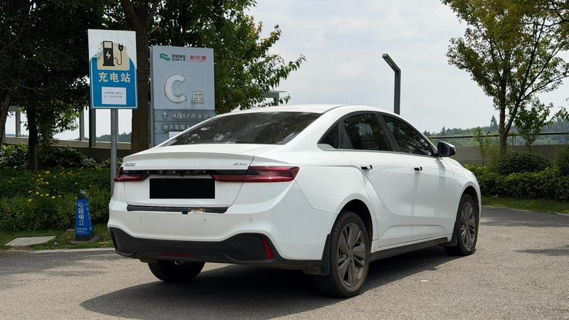 Geely Geometry A, 2022 — фото 6 из 12