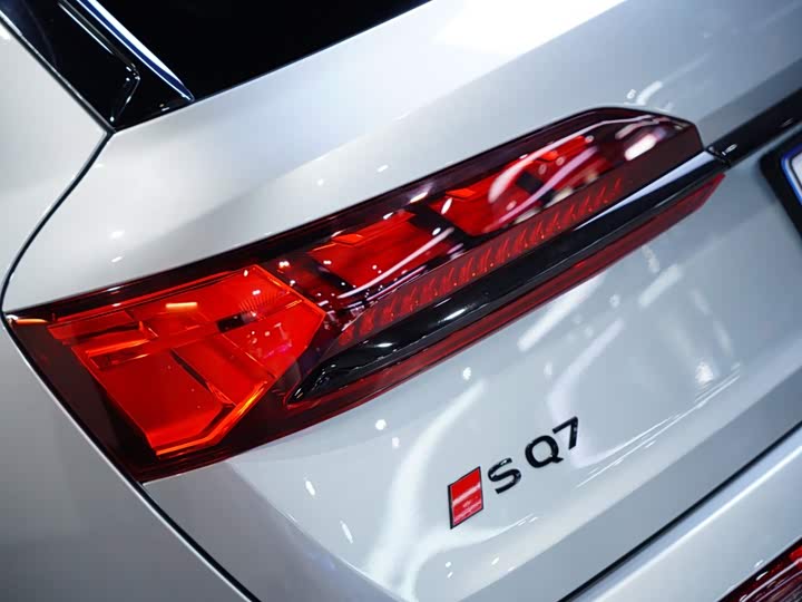 Audi SQ7, 2024 — фото 5 из 9