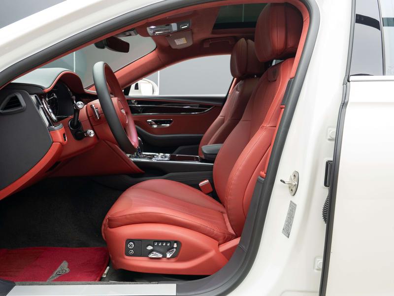 Bentley Flying Spur, 2023 — фото 10 из 12
