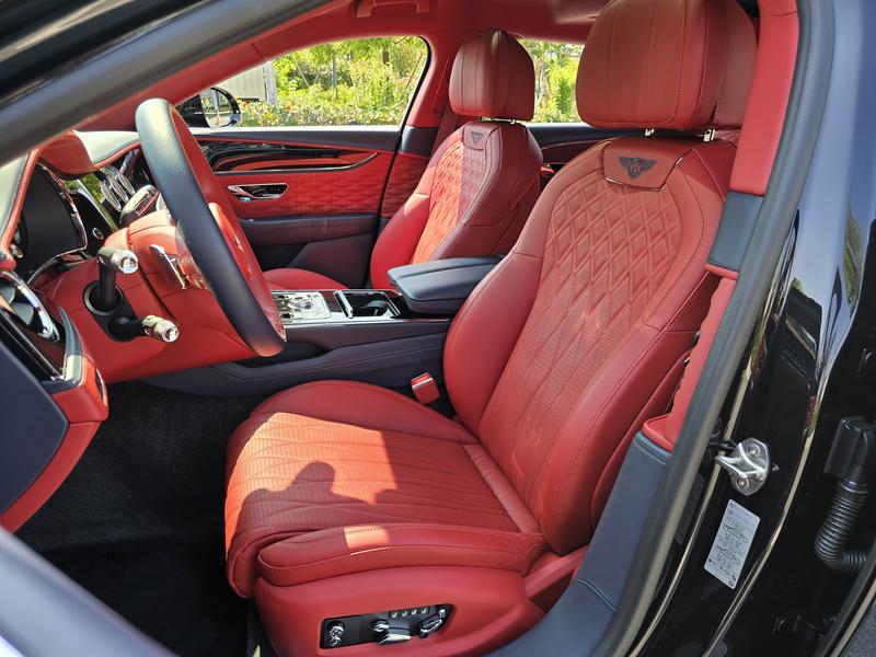 Bentley Flying Spur, 2022 — фото 9 из 11