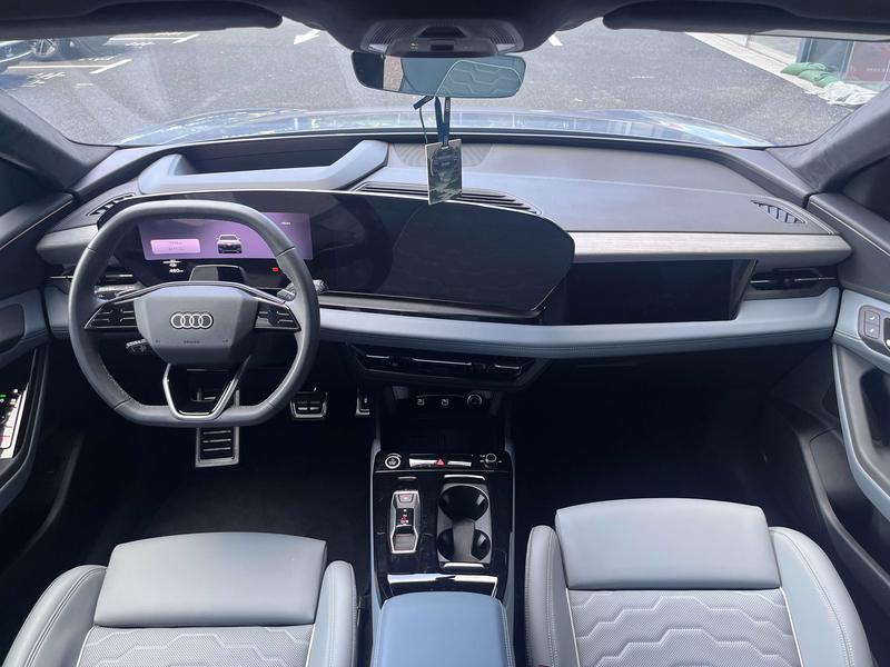 Audi Q6L e-tron, 2025 — фото 7 из 12