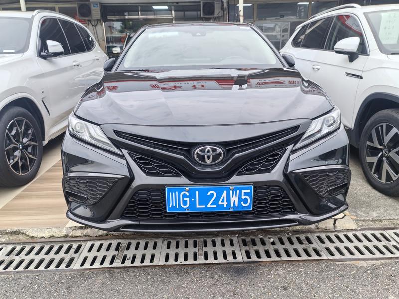 Toyota Camry, 2023 — фото 2 из 12