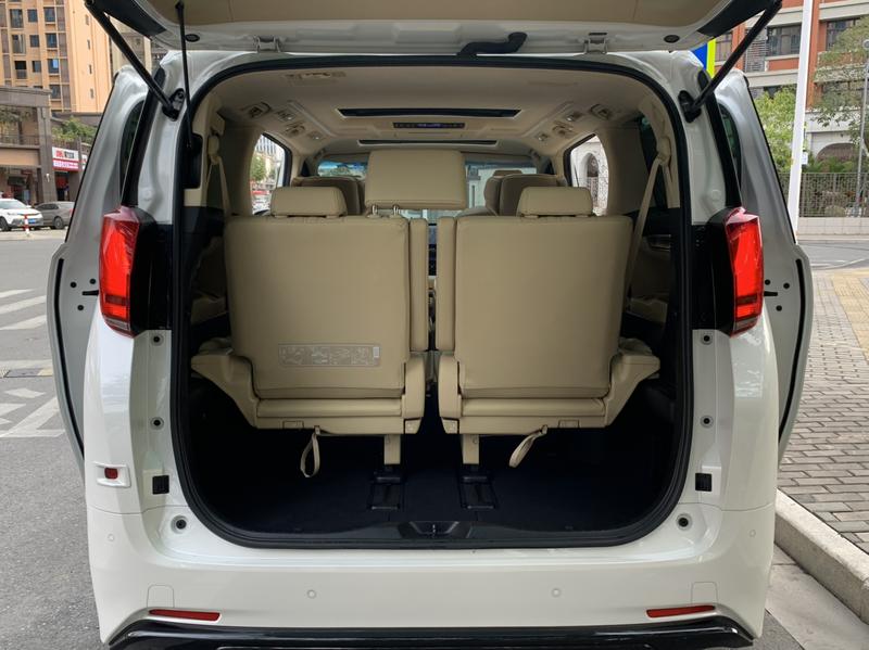 Toyota Alphard, 2021 — фото 10 из 11