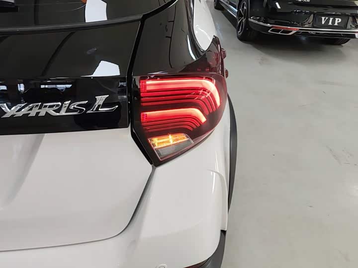 Toyota Yaris L Hatchback, 2022 — фото 8 из 9